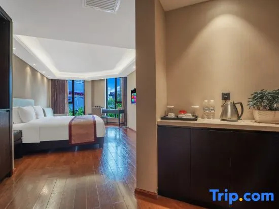 Deluxe Double room (full double bed)