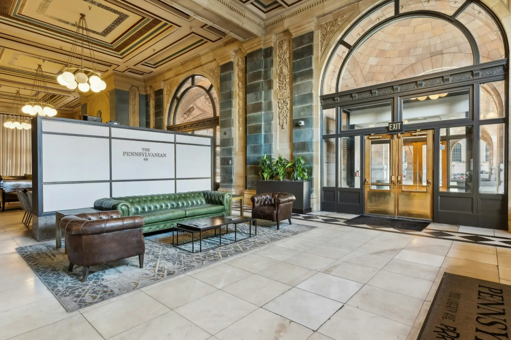 Placemakr Downtown Pittsburgh at The Pennsylvanian