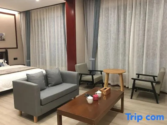 Deluxe Double room (full double bed)