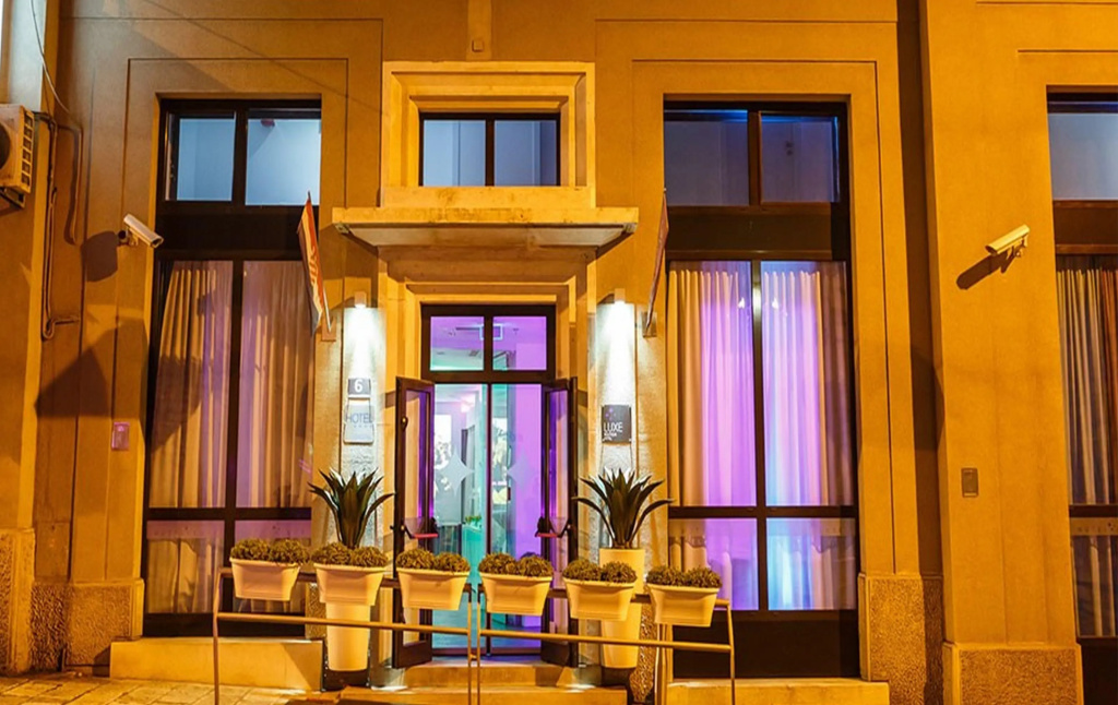 Lobby & Reception