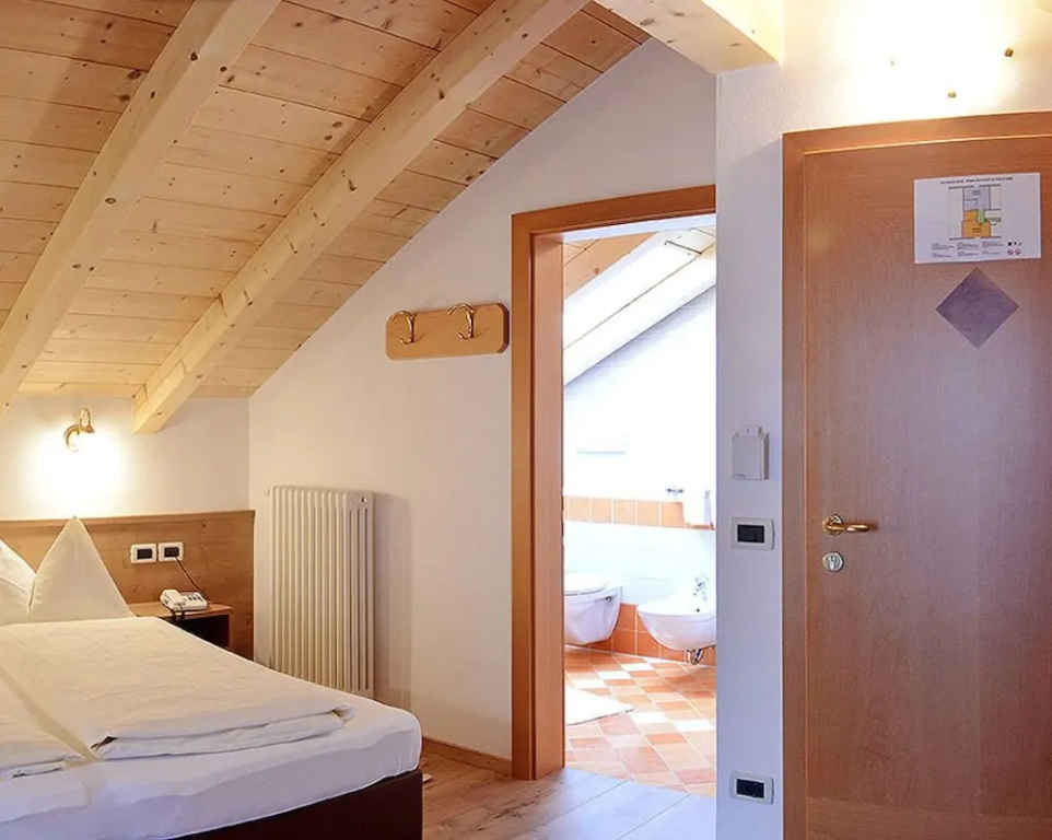 Standard Double room with balcony (full double bed)