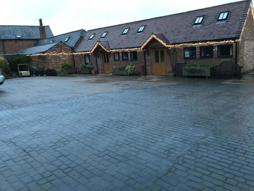Nuneaton - Cottage - Sleeps 2 - Parking - Garden