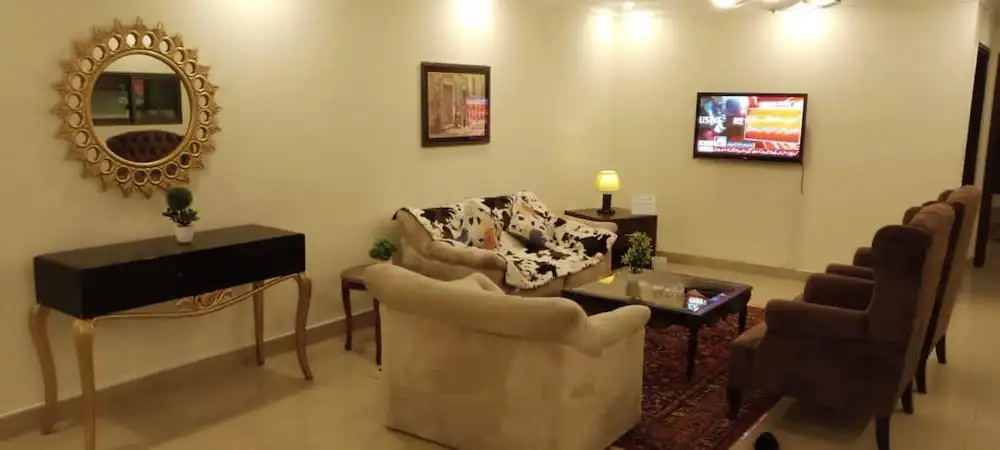 Impeccable 3-bed Apartment in Lahore