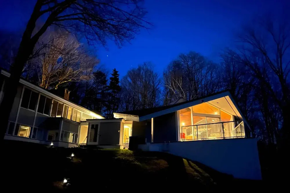 Pristine West Dover Home w/ Deck & Mountain Views!