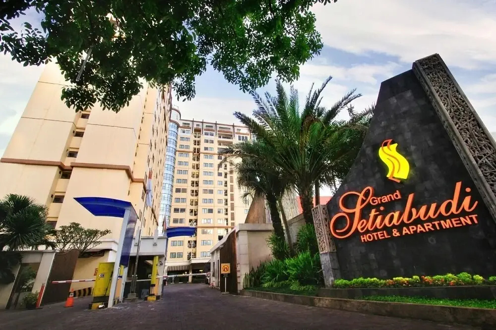 Youre.at - Grand Setiabudi Apartment
