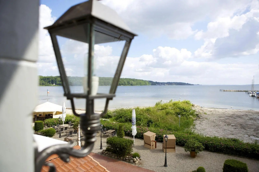 Beach & Waterfront