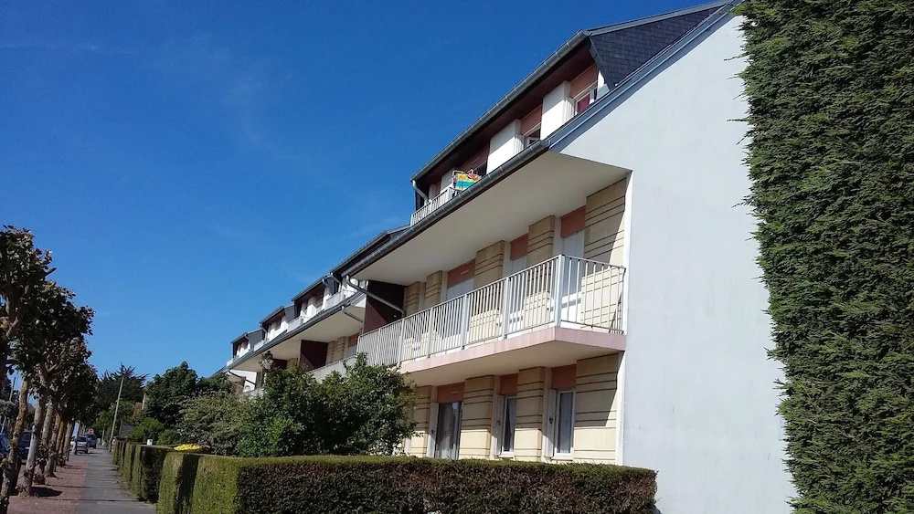 Apartment With 2 Bedrooms in Ouistreham, With Furnished Balcony - 500