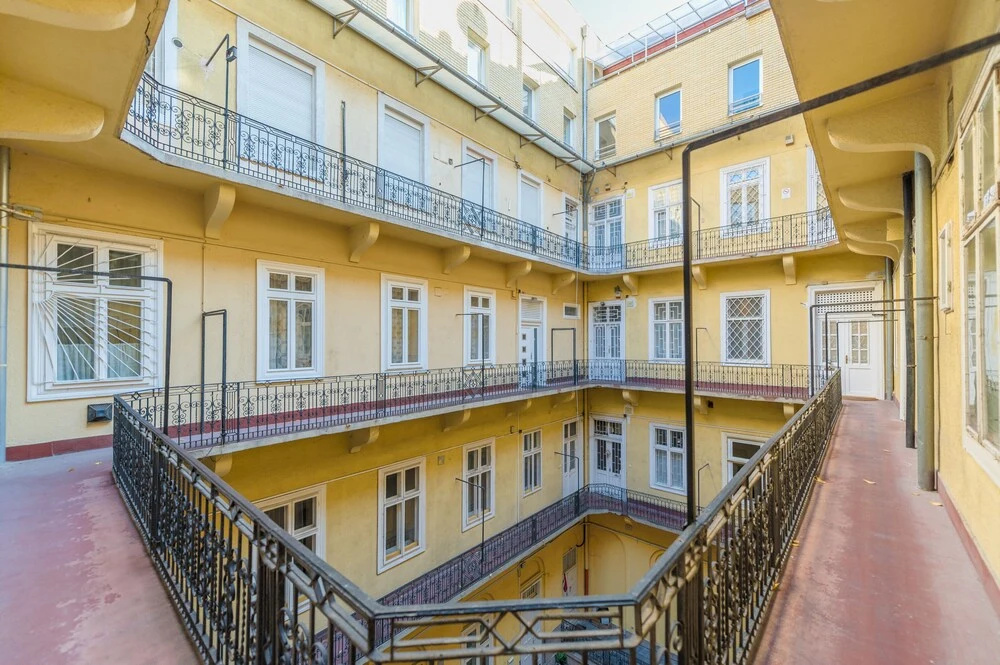 Music Academy Bedroom Suite Café Vian Apartman Kft