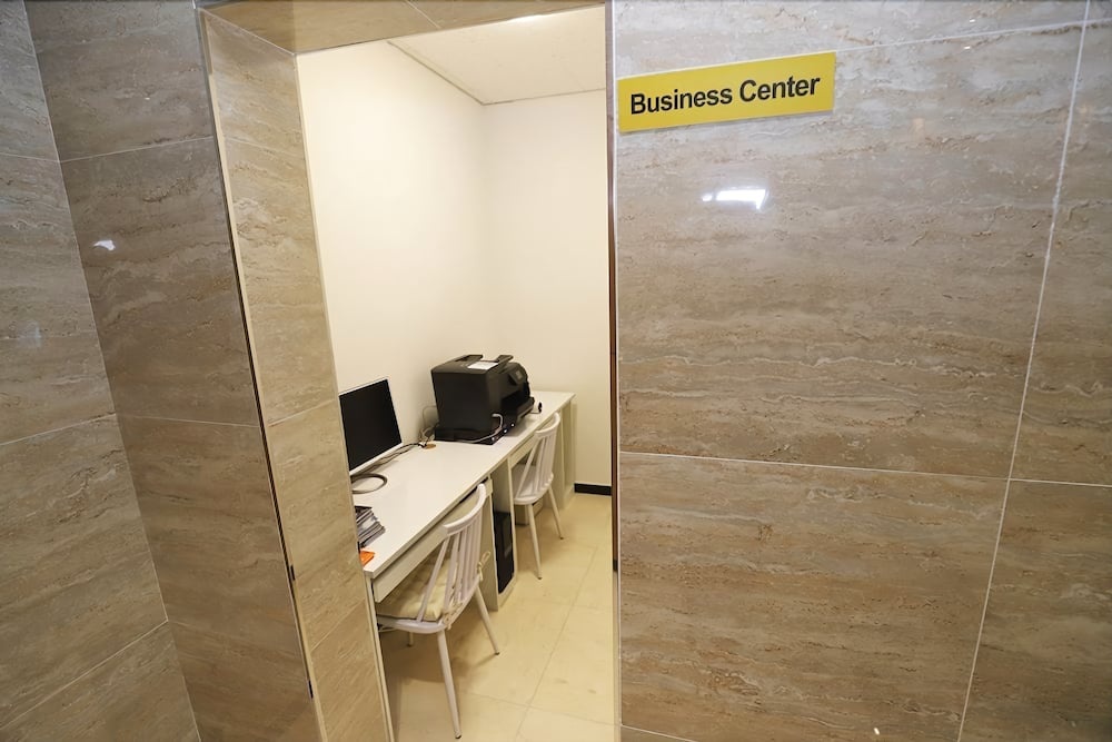 Lobby & Reception