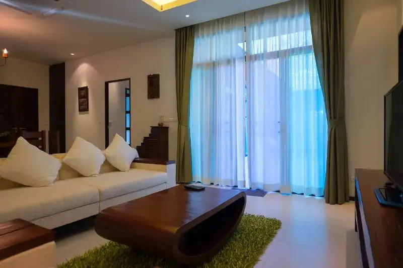 Вилла с 3 комнатами в Saiyuan Estate by TropicLook