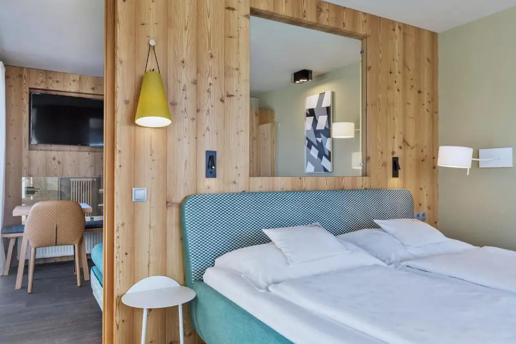 Suite with balcony and with mountain view