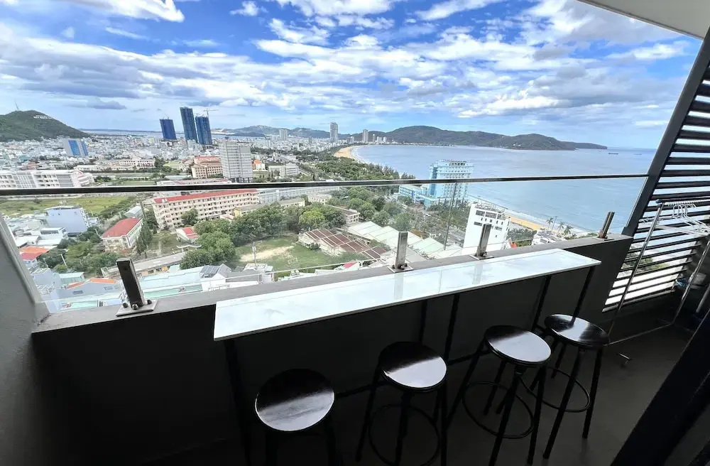 Stunning Ocean View Apartment in FLC Sea Tower