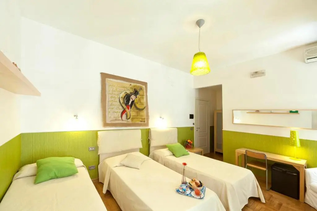 Standard Triple room