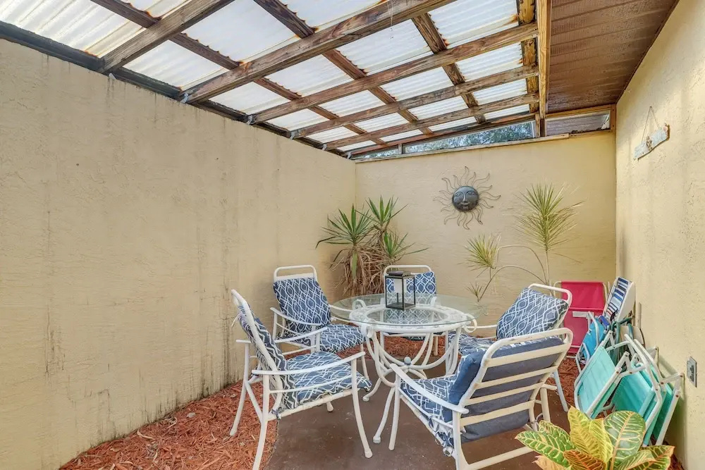 Breezy Cape Canaveral Townhome ~ 1 Mi to Beach!