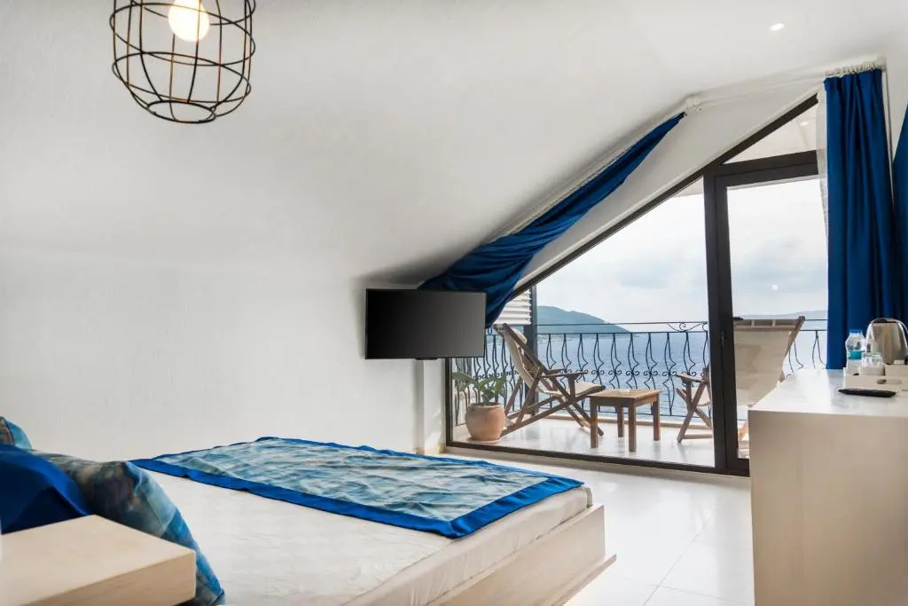 Standard Double room with balcony and with sea view (full double bed)
