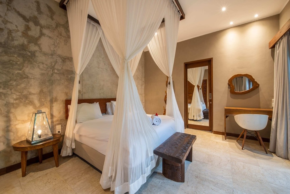 Astonishing Jungle Villa, 4 BR, Ubud With Staff — фото