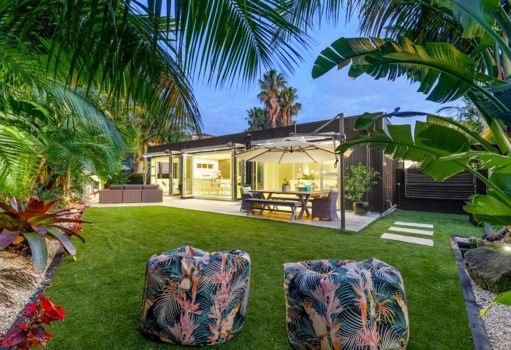 Luxury Tropical Oasis, Beach, Village near Auckland CBD