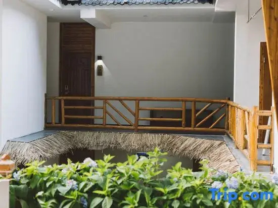 Blue Danube Resort B&B (South Gate of Forest Park)