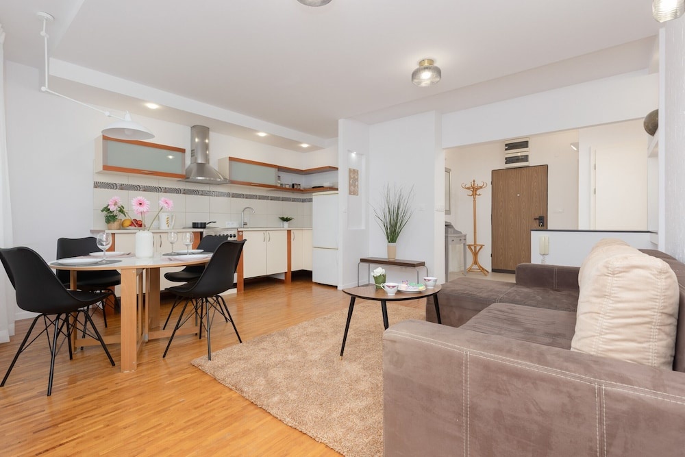 Warsaw Ochota Korotyńskiego by Renters