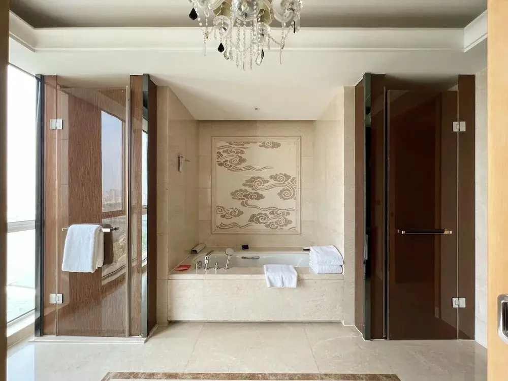 Luxury Suite