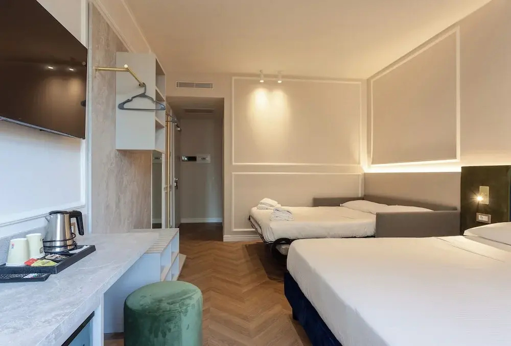 Double Junior Suite (full double bed)