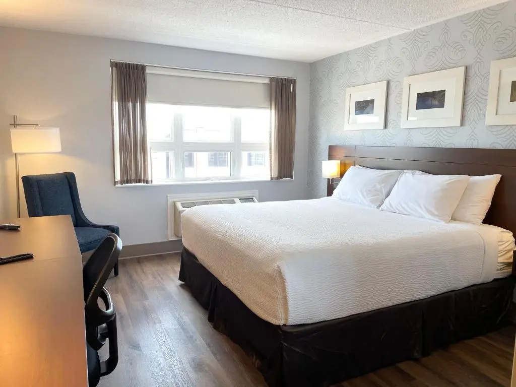 Standard Triple room with water view