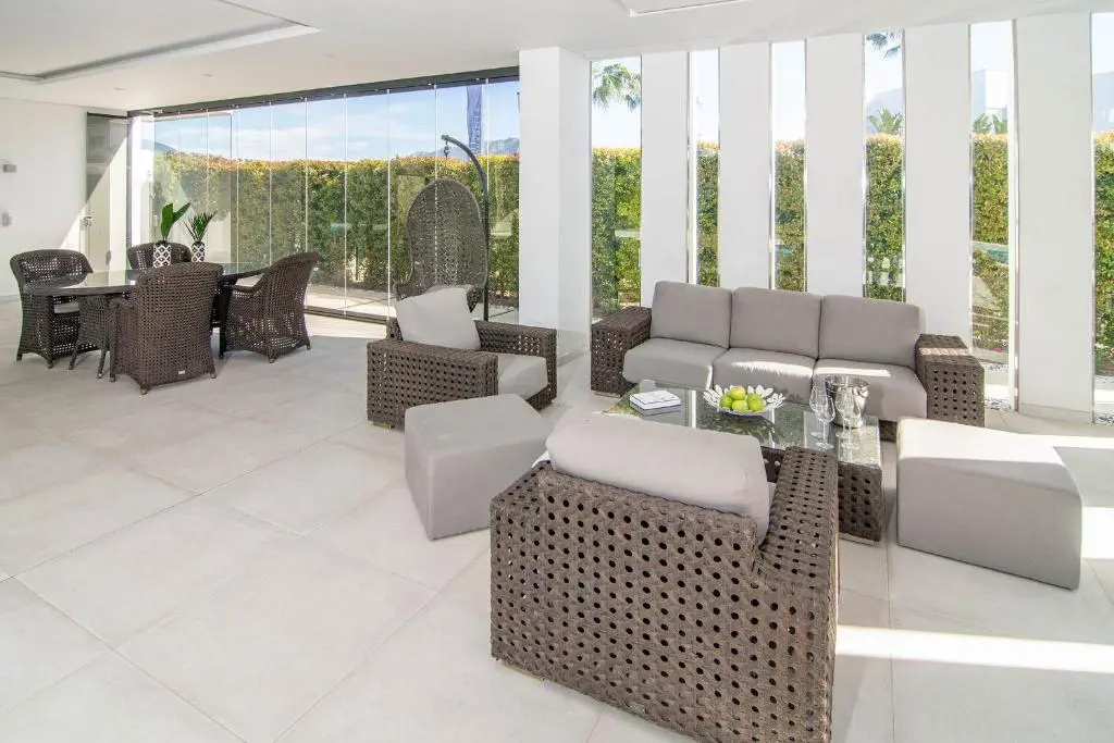 2021 Built Extravagant Villa in Luxurious Mirabella Hills