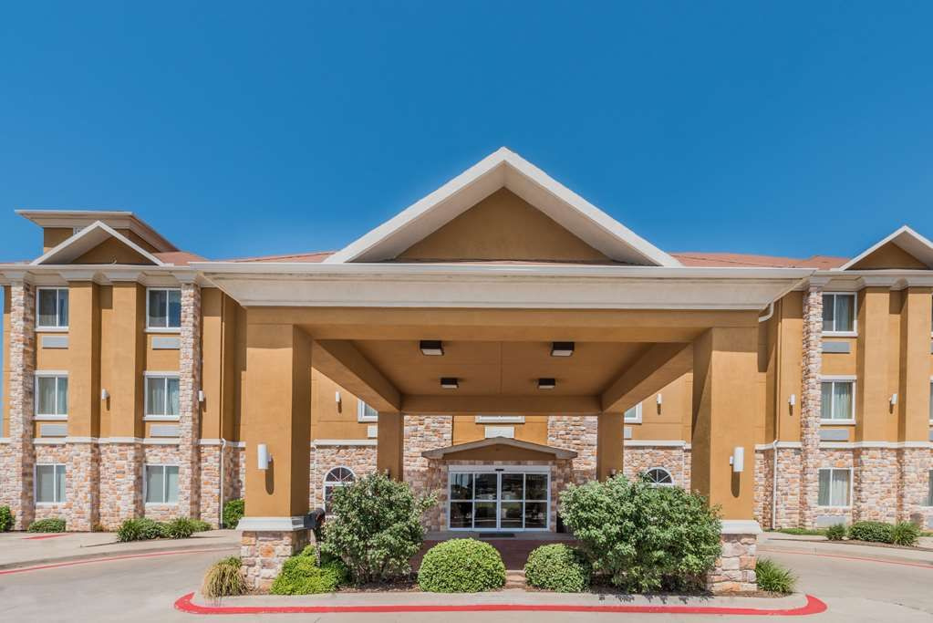 Days Inn & Suites Cleburne TX