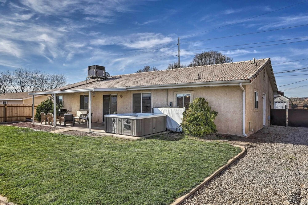 Washington Home w/ Private Hot Tub < 40 Mi to Zion