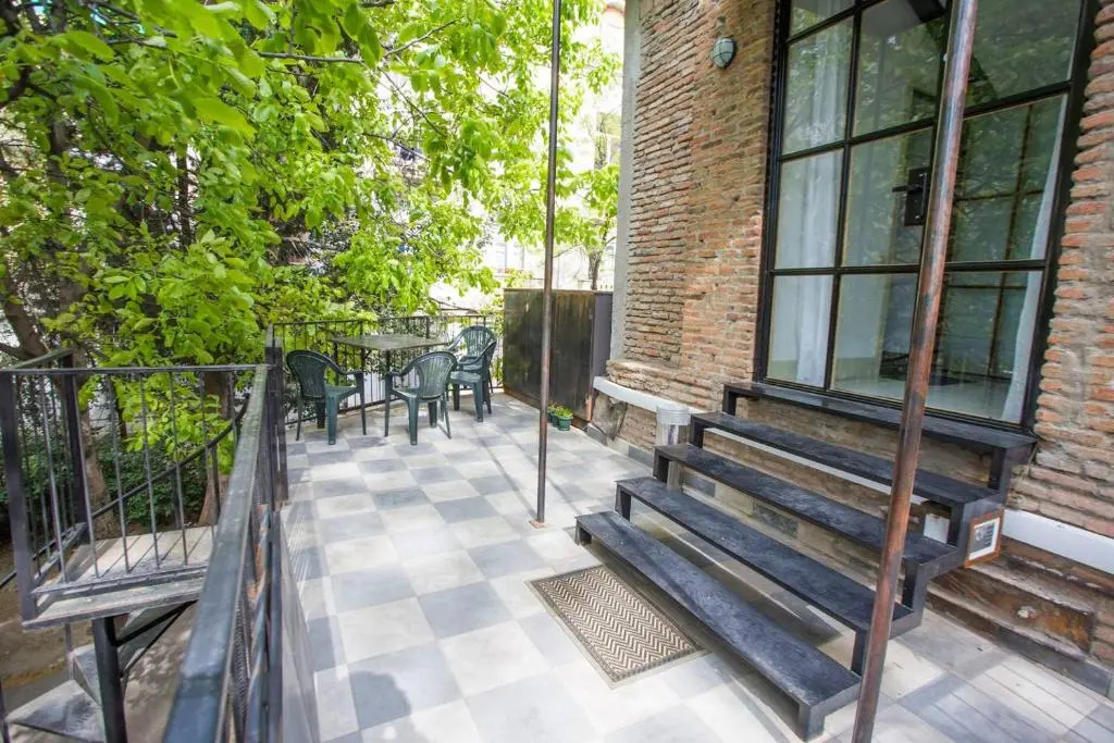 2BR Mezzanine style apartment w Patio