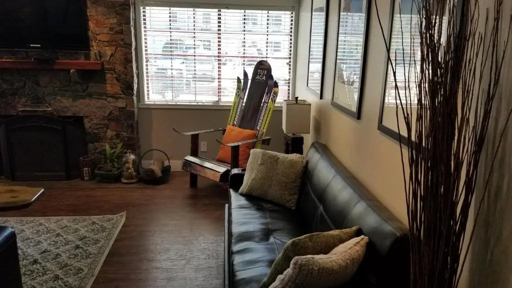 Gondola Lodge 2