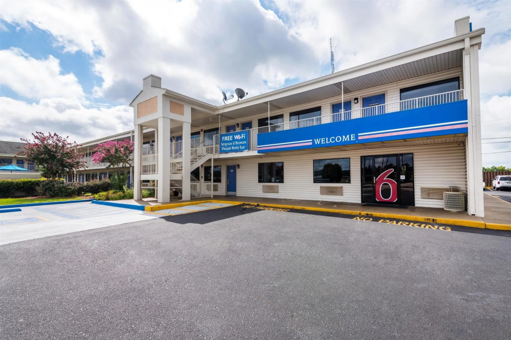 Motel 6 Anniston, AL