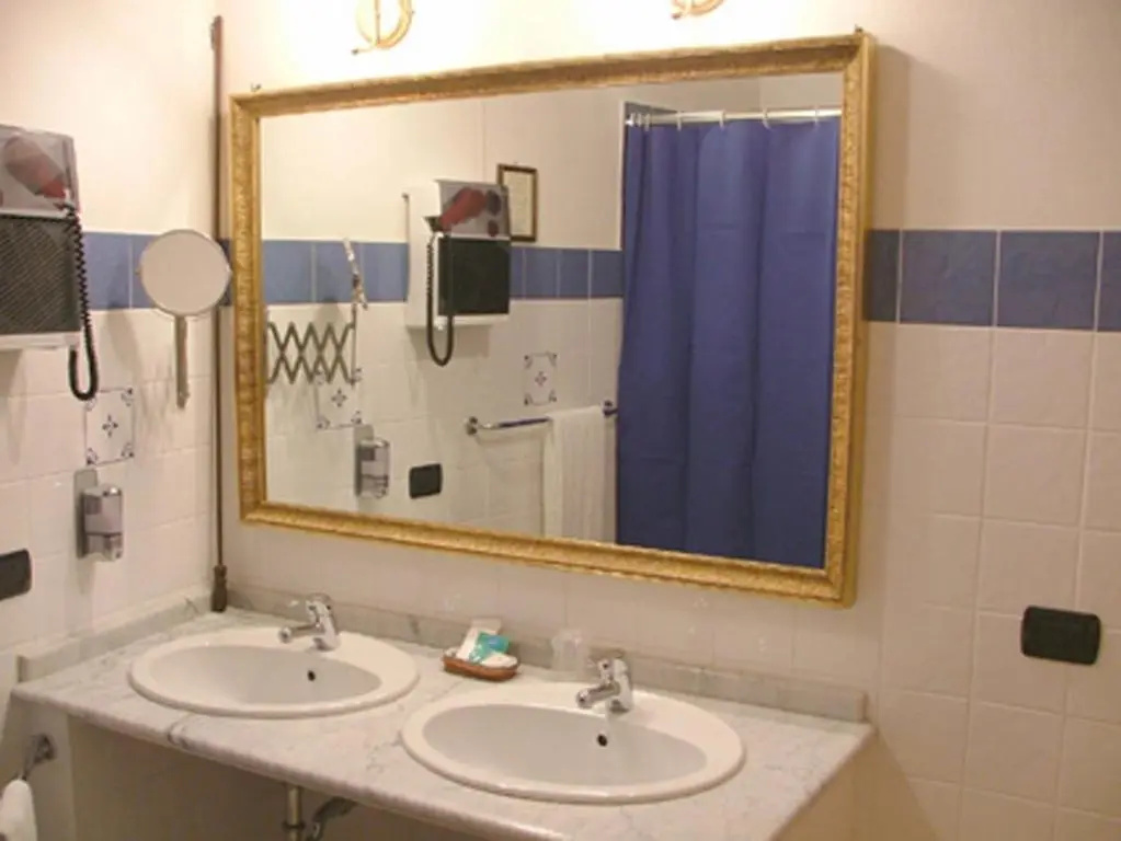 Standard Quadruple room with balcony and with city view