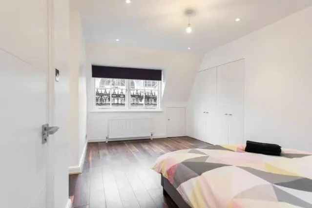 Fleet Street Apartment 4