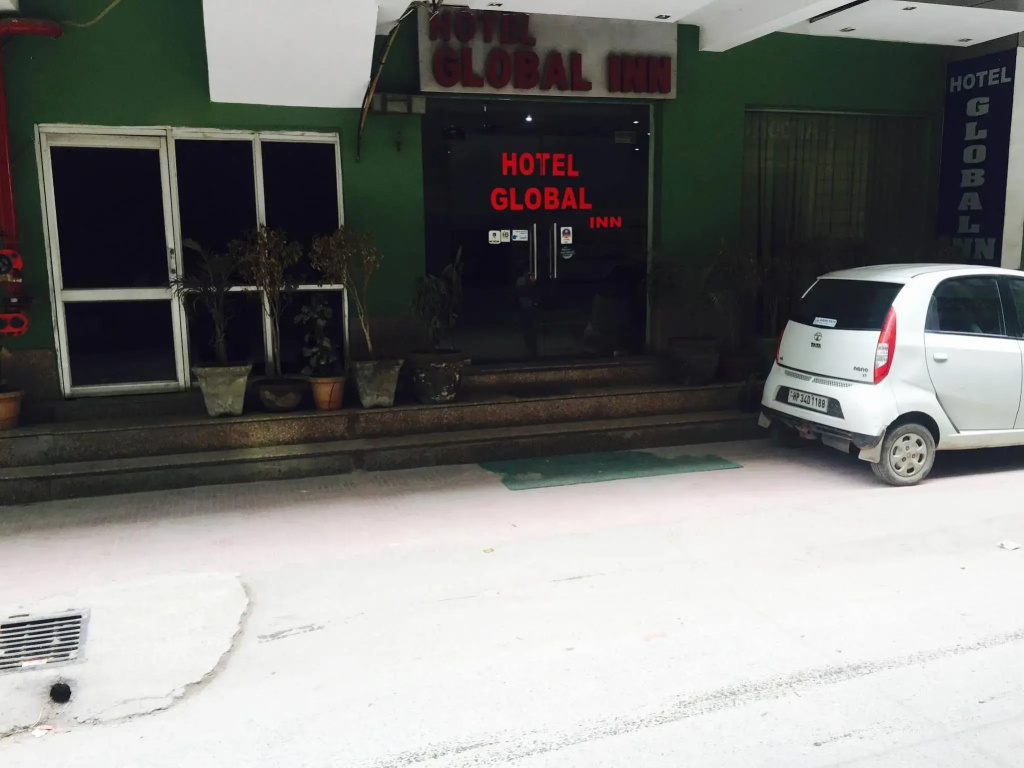 OYO 9148 Hotel Global Inn