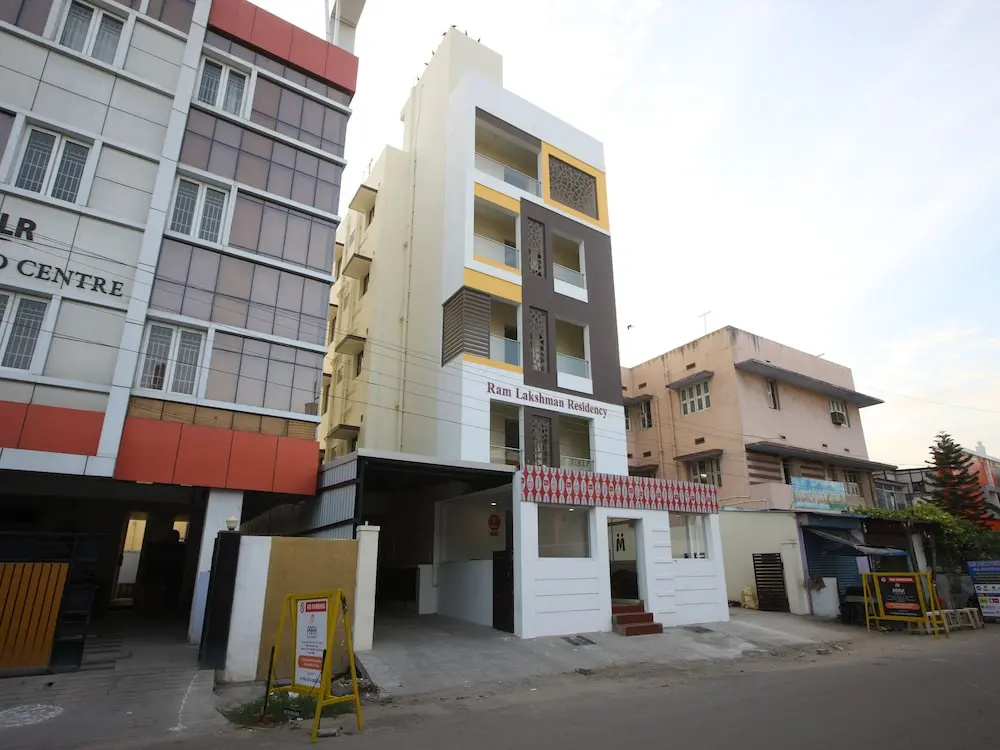 OYO 9525 Park Service Apartments