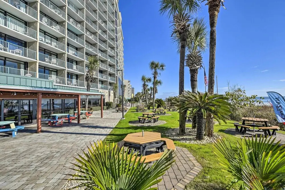 Newly Renovated Oceanfront Studio w/ Beach Access