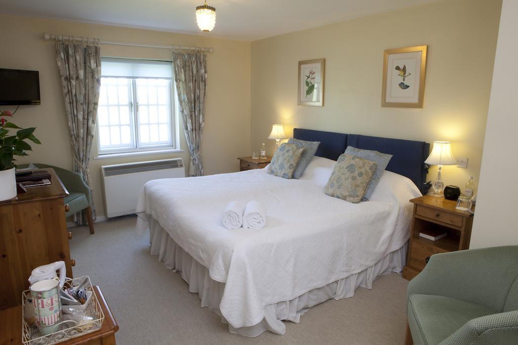 Yalbury Cottage by null