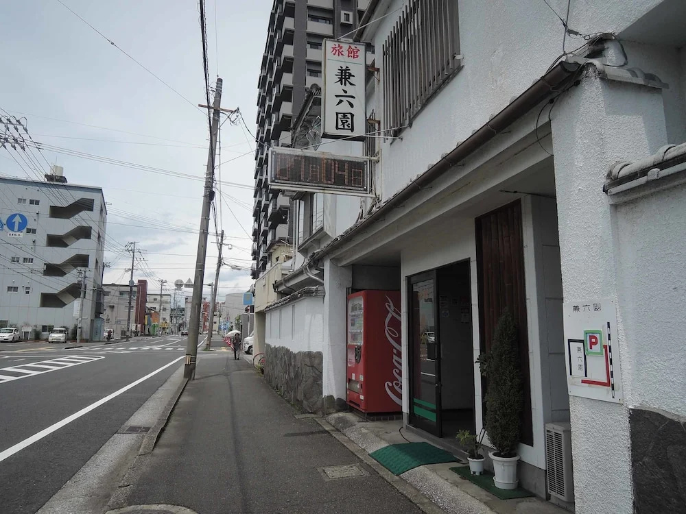 Kenrokuen Inn