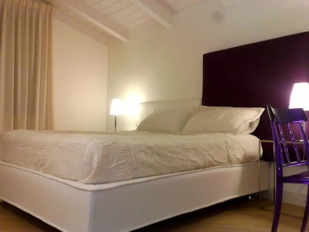 Deluxe Double room with balcony (full double bed)