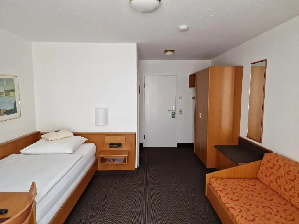 Standard Single room with street view
