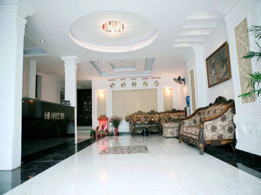 Lobby & Reception