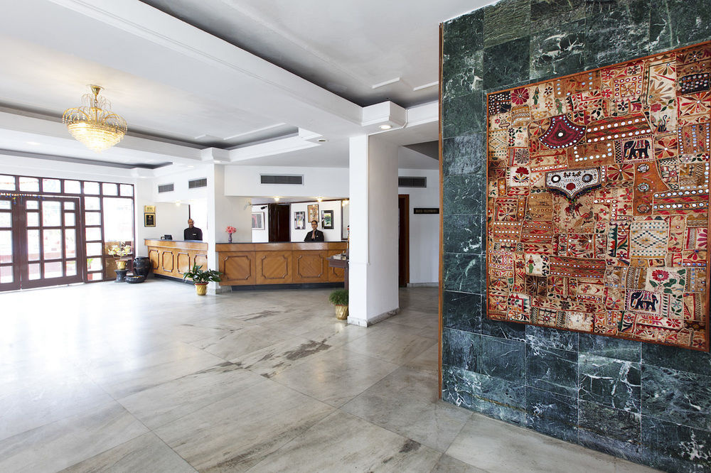 Lobby & Reception