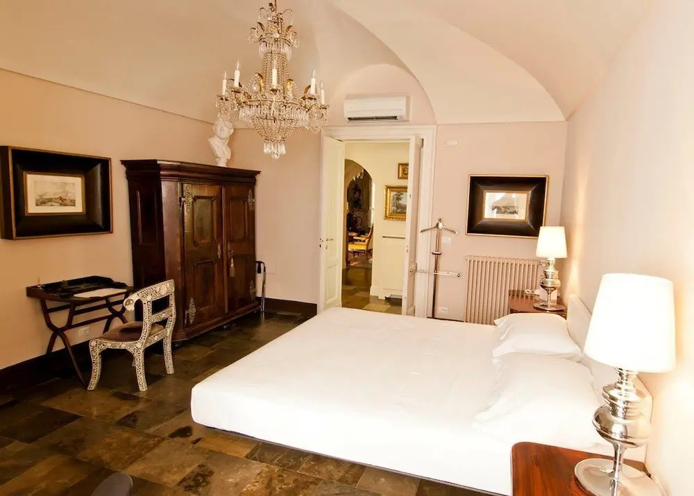 Deluxe Double room with city view (full double bed)