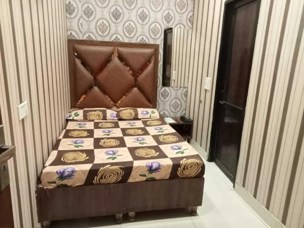 OYO 87599 Hotel Sunshine