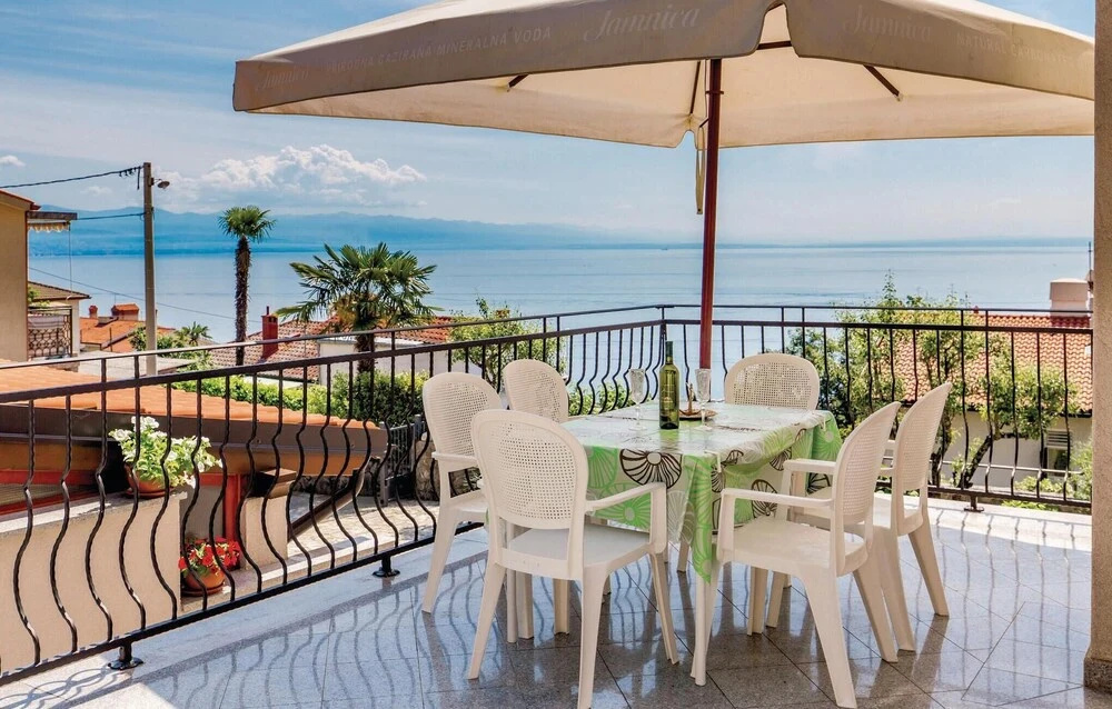 Beautiful Home in Icici With Wifi and 3 Bedrooms