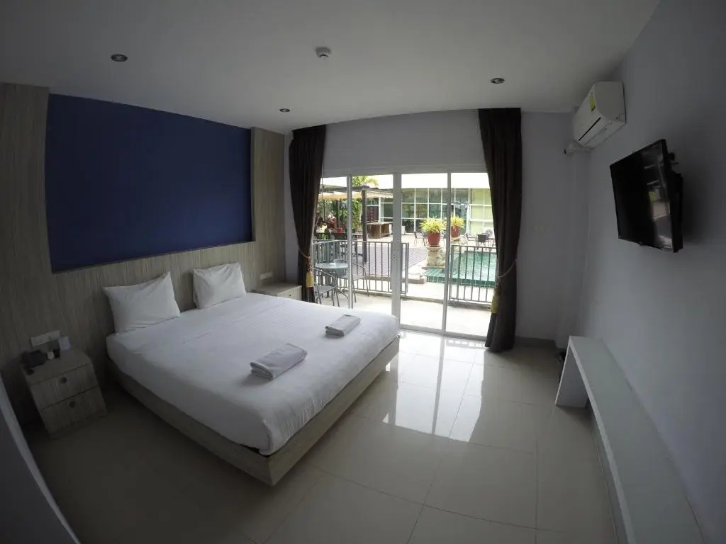 Deluxe Double room (full double bed)