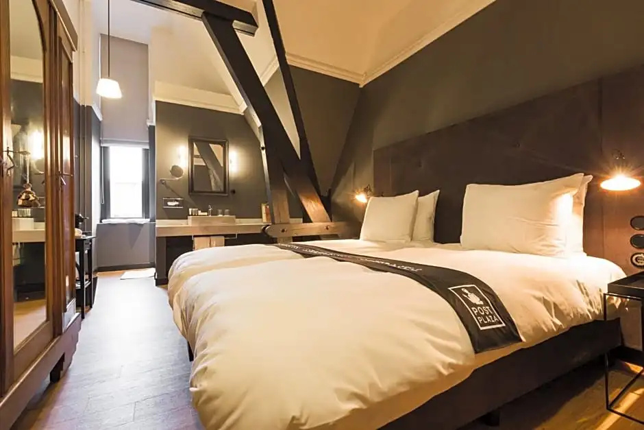 Post-Plaza Hotel & Grand Café - Chambres