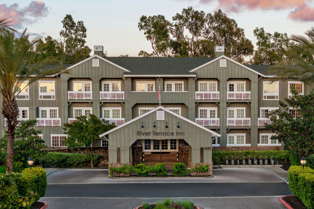 River Terrace Inn