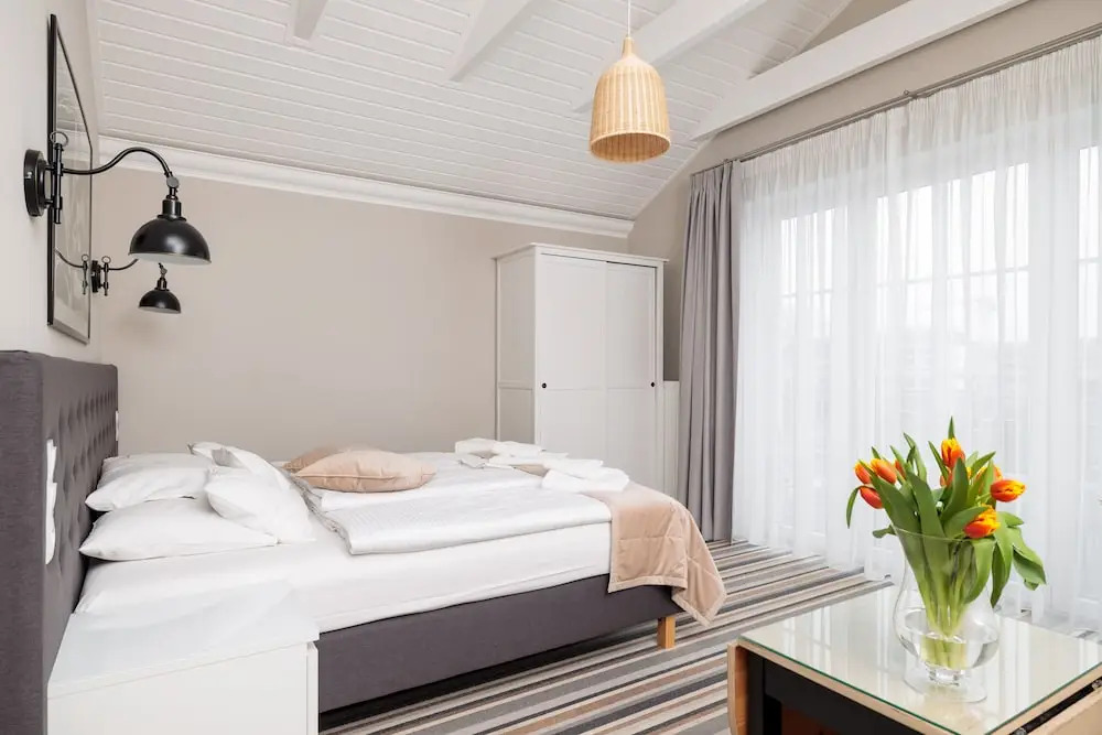 三人房，設有陽台